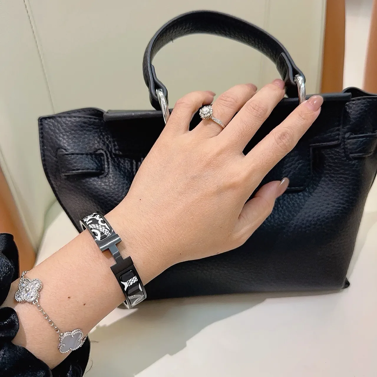 Hermès Clic H 黑白图形刻字手链 8