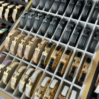 Hermès Clic H 珐琅和金色手镯