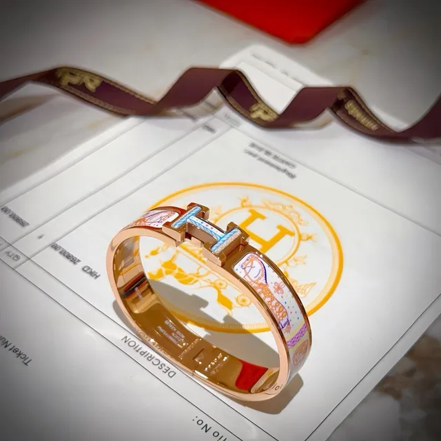 Hermès Clic H Motivo de caballo esmaltado Gold-Tone Pulsera 7