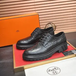 Hermès एंबॉस्ड काला चमड़ा ऑक्सफोर्ड जूते