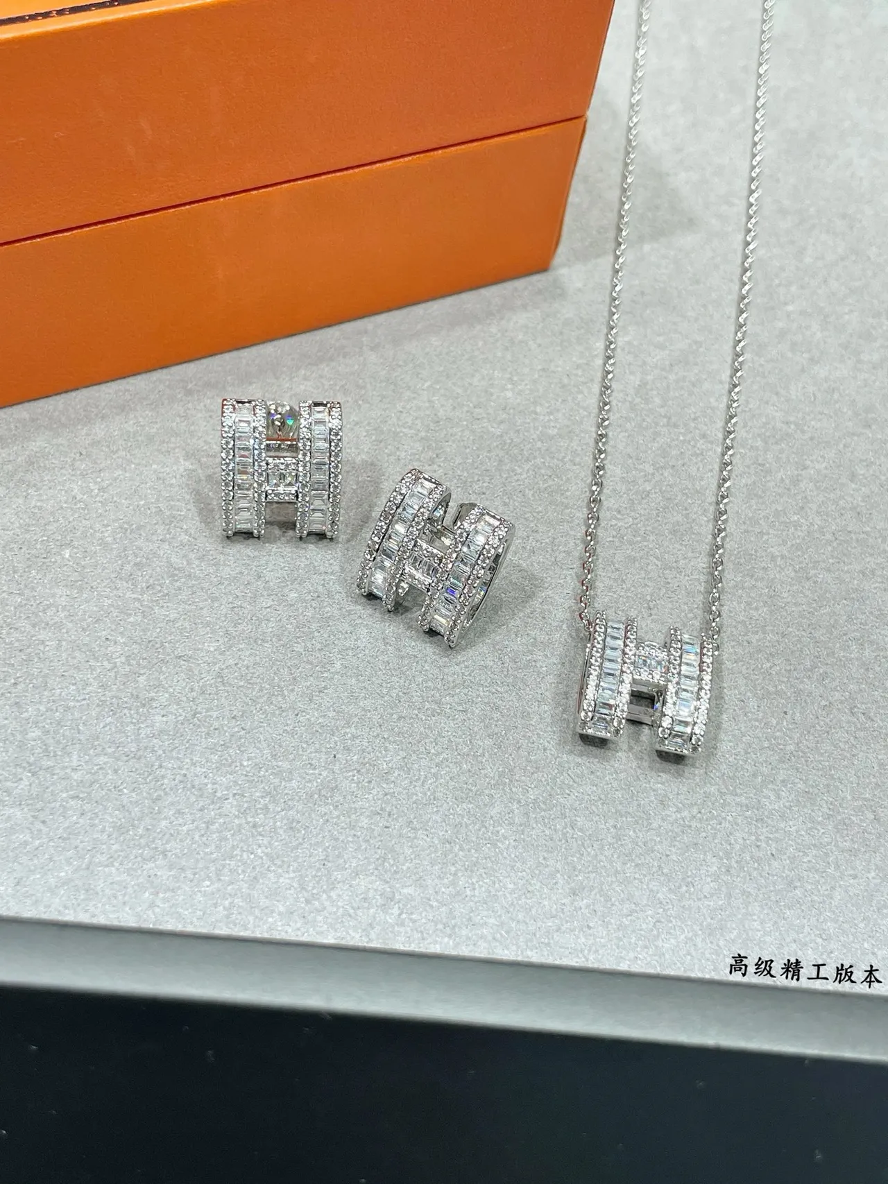 Hermès H Motif Baguette-Cut boucles d'oreilles en cristal 2