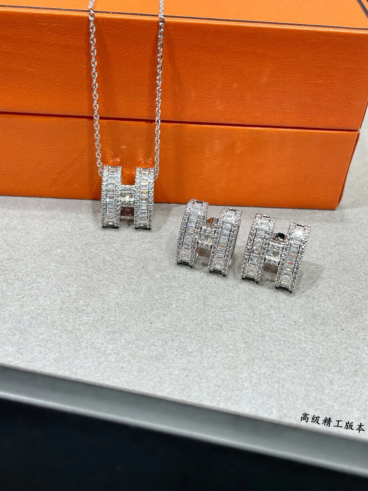 Hermès H Motif Baguette-Cut boucles d'oreilles en cristal 5