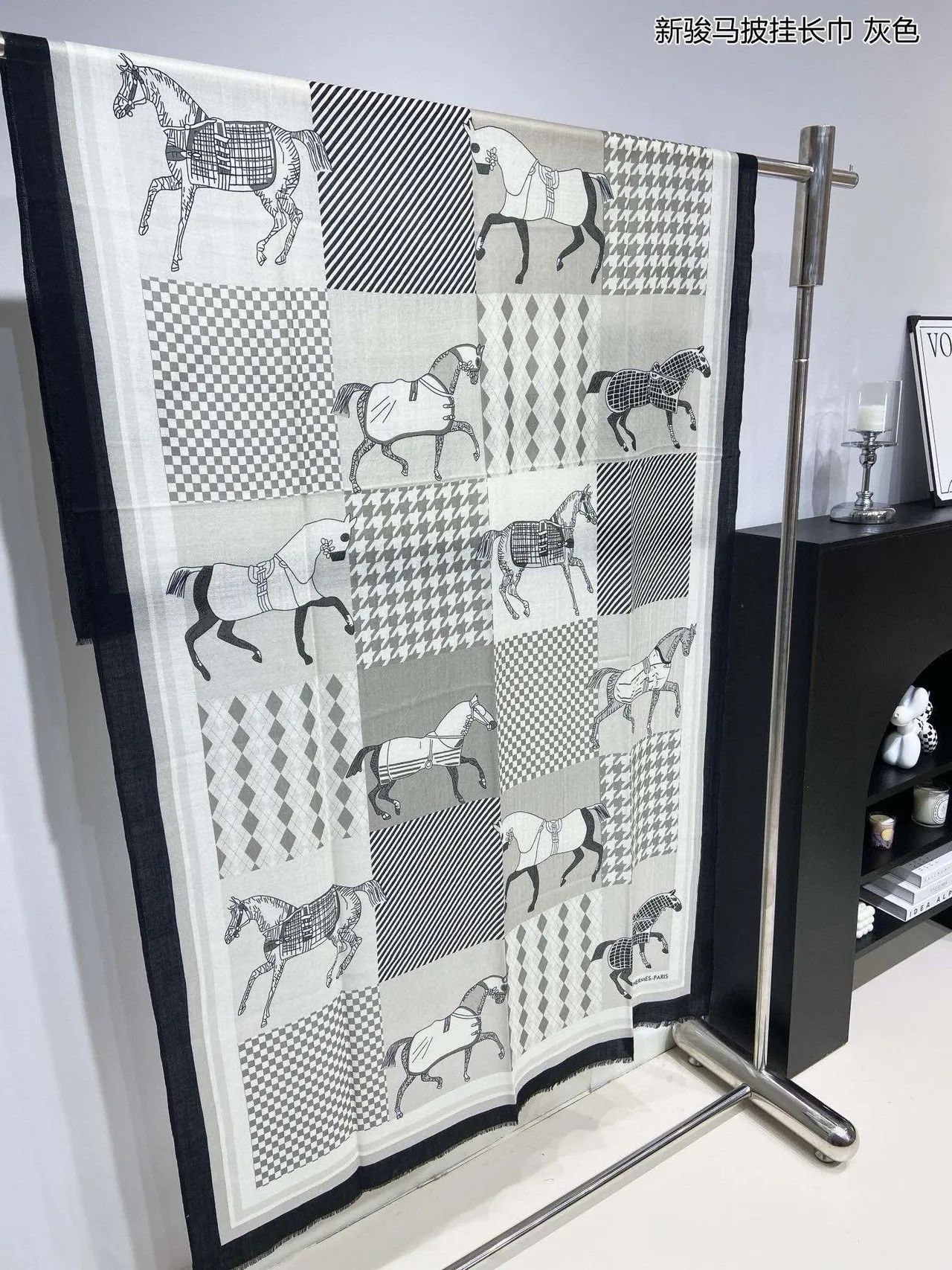 Hermès motivo de cavalo patchwork geométrico cinza xale 4