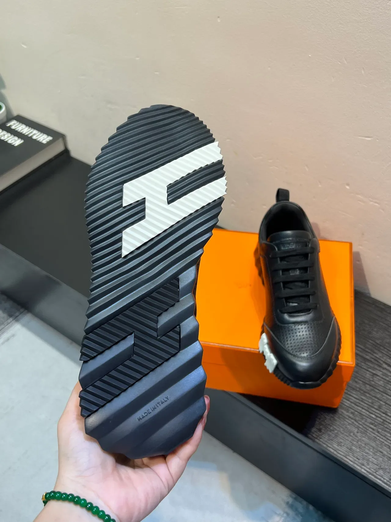 Hermès Le City কালো পারফোরেটেড লেদার লাইফস্টাইল স্নিকার 9