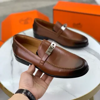 Hermès Oran 棕色皮革搭扣乐福鞋