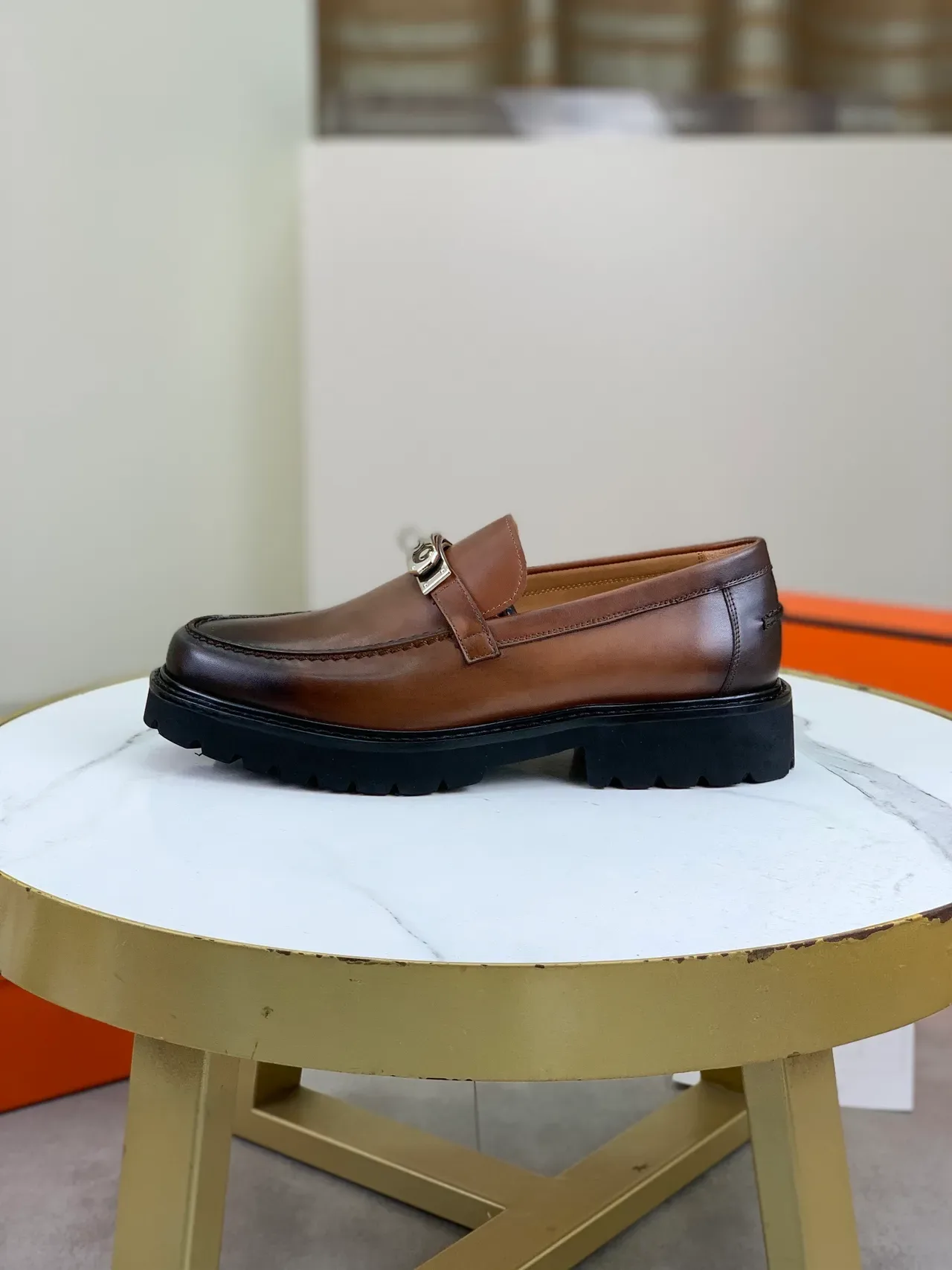 Hermès Oran लोफर भूरा काला चमकदार चमड़ा मेटल टर्न-लॉक बकल 7