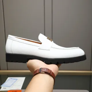 Hermès Oran 乐福鞋 白色 粒面皮革 金色扣环 厚底