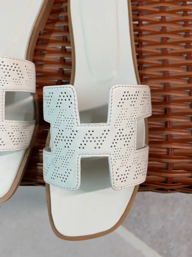 Hermès Oran Perforated H-Strap 白色休闲凉鞋 6