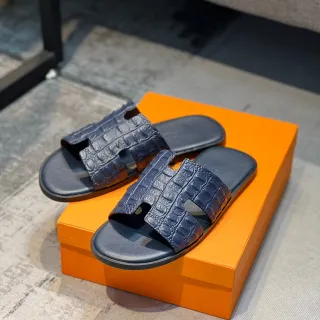 Hermès Oran 海军鳄鱼压纹皮革拖鞋