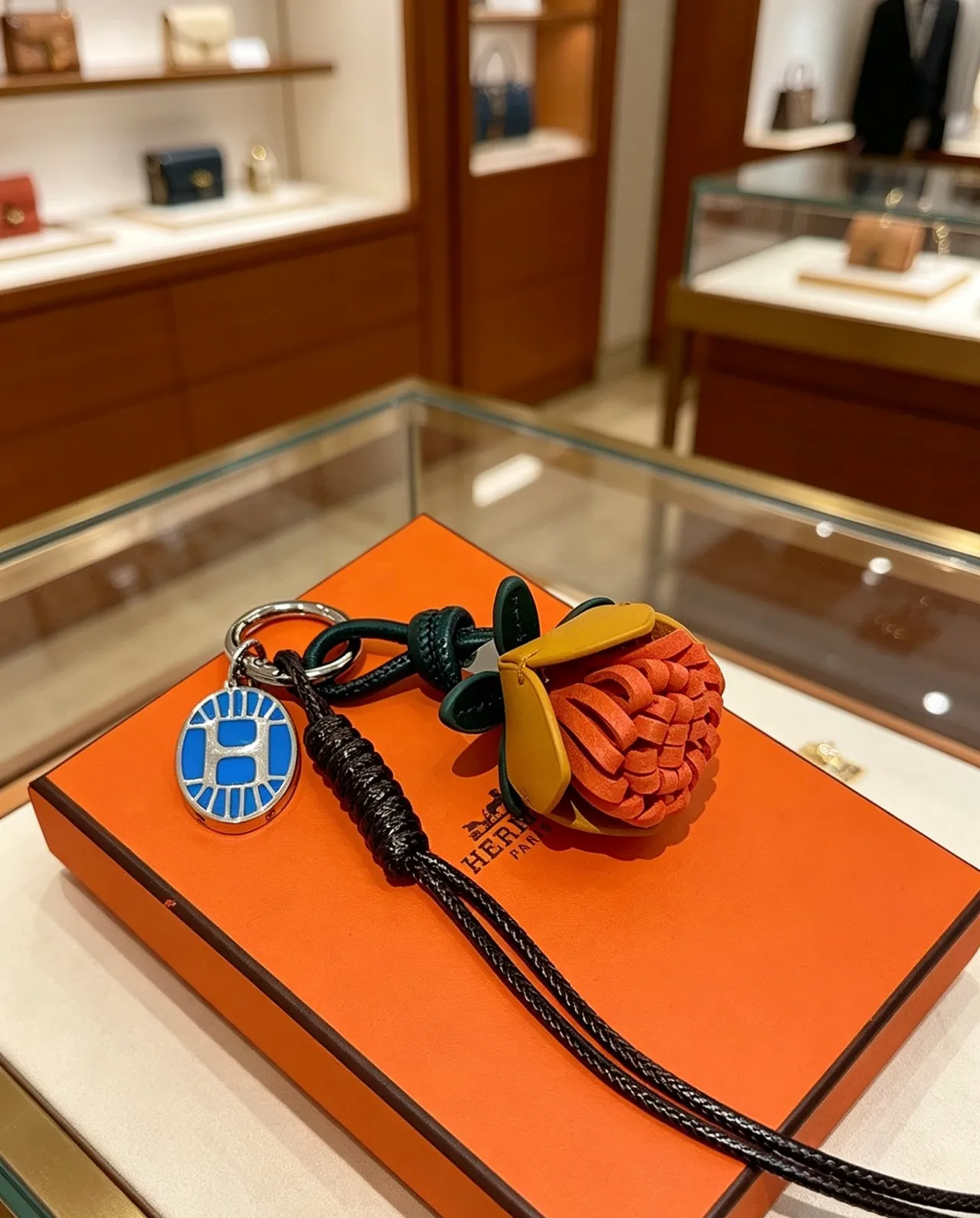 Hermès Rodeo Charm Orange Noir Cuir Tissé Fleur Poche à ouverture supérieure Sac à main 6