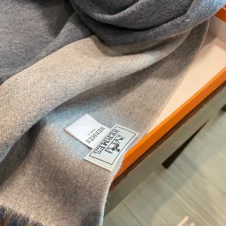 Hermès cachecol em cachemira cinza-bege com gradiente de duas cores