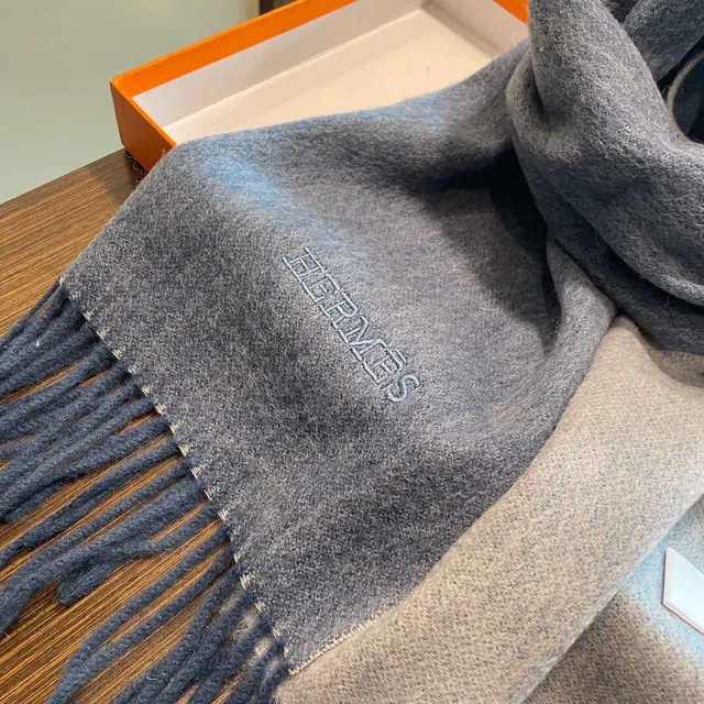 Hermès cachecol em cachemira cinza-bege com gradiente de duas cores 9