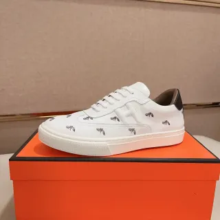 Hermès 白色皮革马术图案低帮生活方式运动鞋