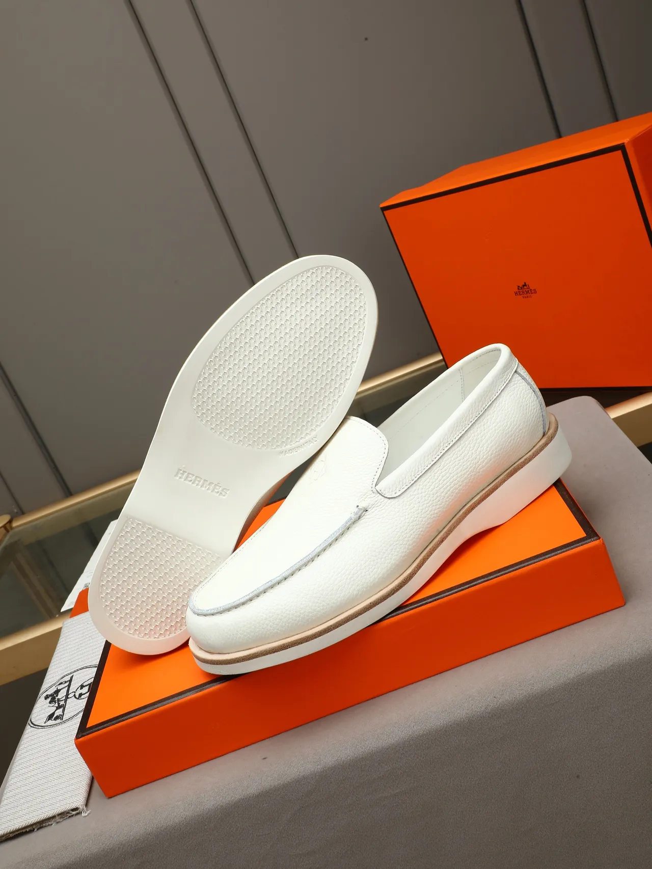 Hermès সাদা কনক্রিট চামড়া Moc-Toe লোফার 4