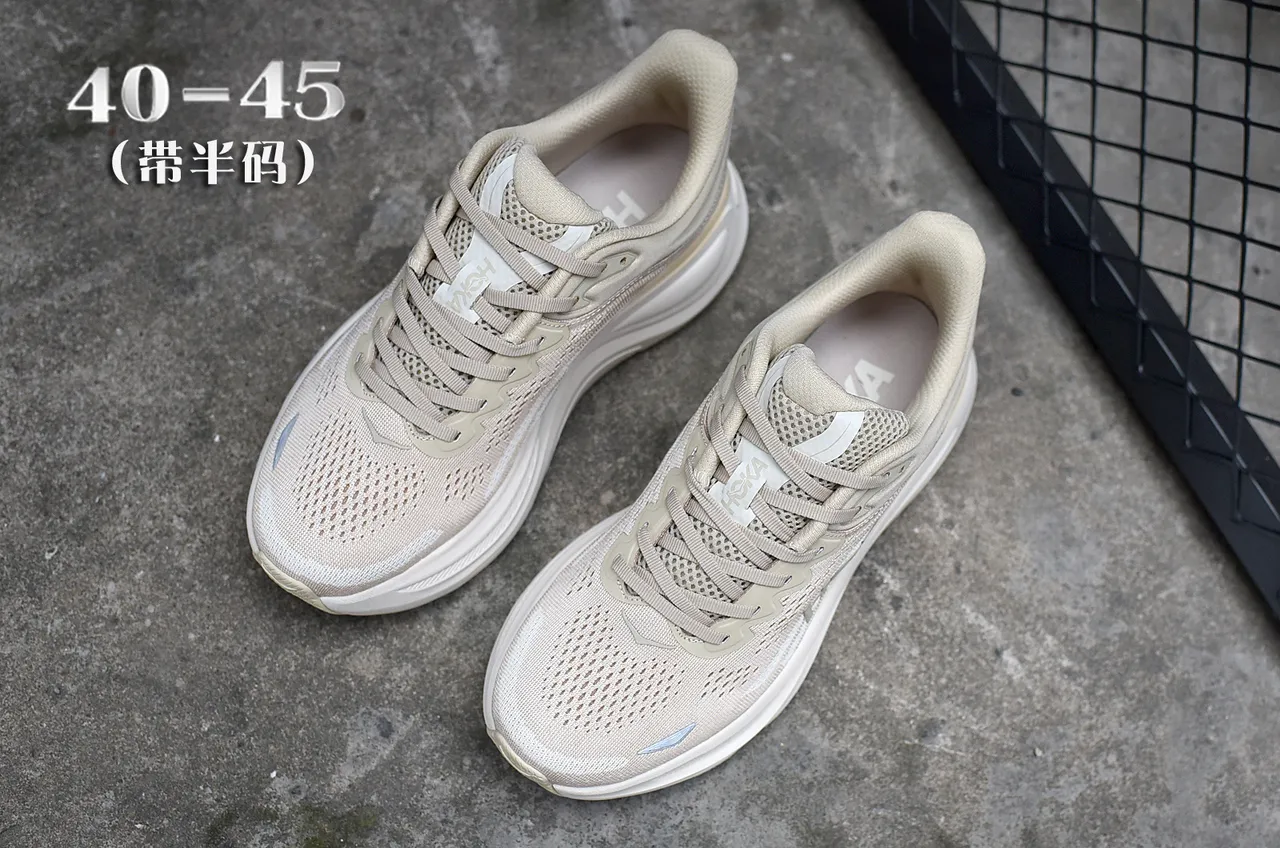 Hoka Clifton Beige Malla ingenieril en la parte superior Media suela esculpida gruesa Zapatillas de running 4