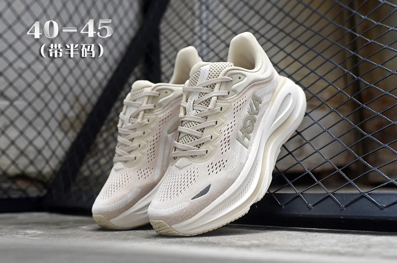 Hoka Clifton Beige Malla ingenieril en la parte superior Media suela esculpida gruesa Zapatillas de running 5