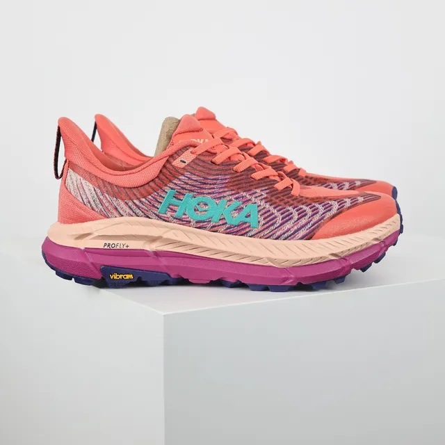 Hoka Speedgoat नारंगी बैंगनी बहुस्तरीय मध्य सोल रॉकर शेप्ड सोल दौड़ने की जूते 3