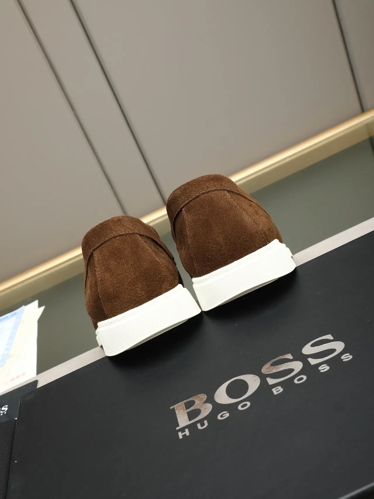 Hugo Boss 棕白麂皮鞋面橡胶底乐福鞋 4
