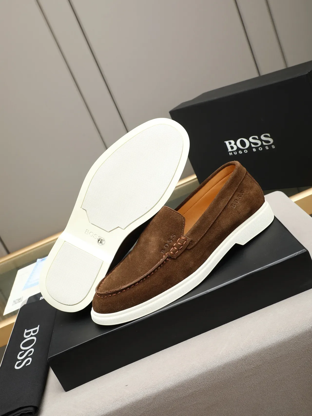 Hugo Boss 棕白麂皮鞋面橡胶底乐福鞋 5