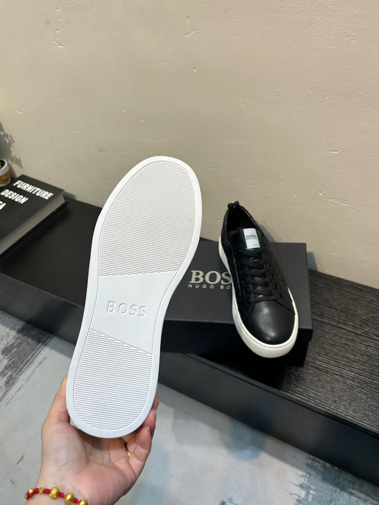 Hugo Boss Monograma Embossado Negro y Blanco Lifestyle Sneakers 9