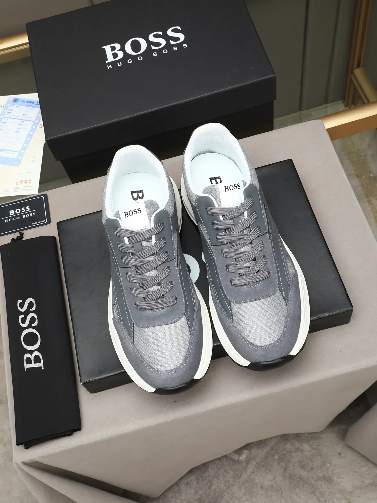 Hugo Boss 灰色麂皮网面生活休闲鞋 2