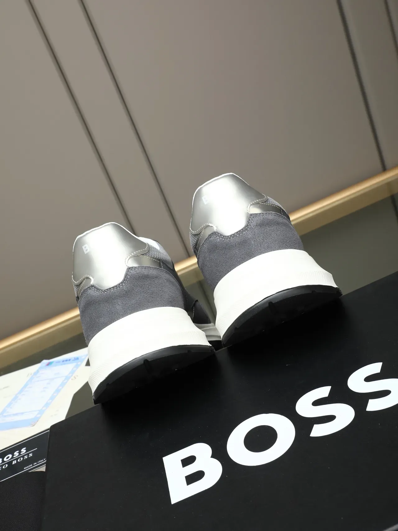 Hugo Boss 灰色麂皮网面生活休闲鞋 3