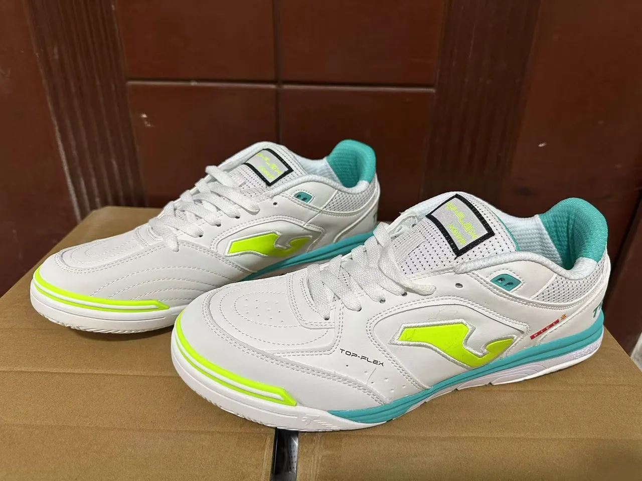 Joma Top-Flex أحذية رياضية أسلوب حياة أبيض نيون أصفر تيل 15