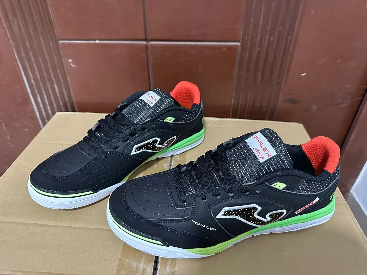 Joma Top-Flex أحذية رياضية أسلوب حياة أبيض نيون أصفر تيل 17