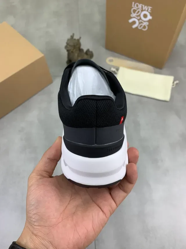 Loewe Flow Runner 2.0 Black and Gray Lifestyle Sneakers 3