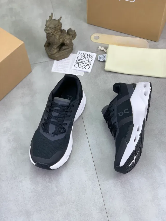 Loewe Flow Runner 2.0 Black and Gray Lifestyle Sneakers 5