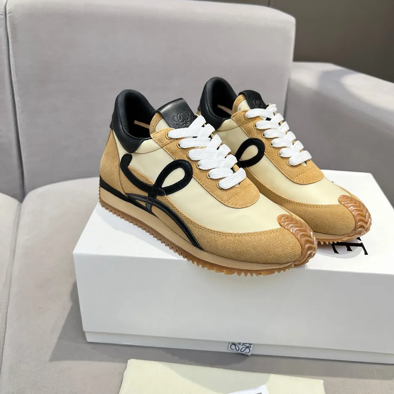 Loewe Flow Runner Beige Tan Black 生活方式运动鞋 6