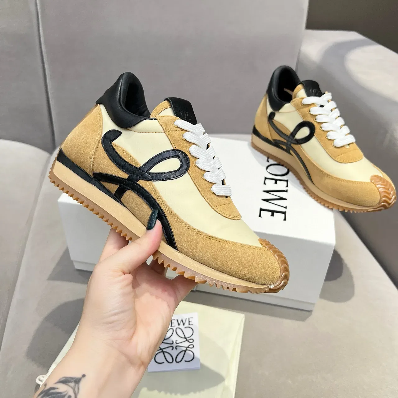 Loewe Flow Runner Beige Tan Black 生活方式运动鞋 7
