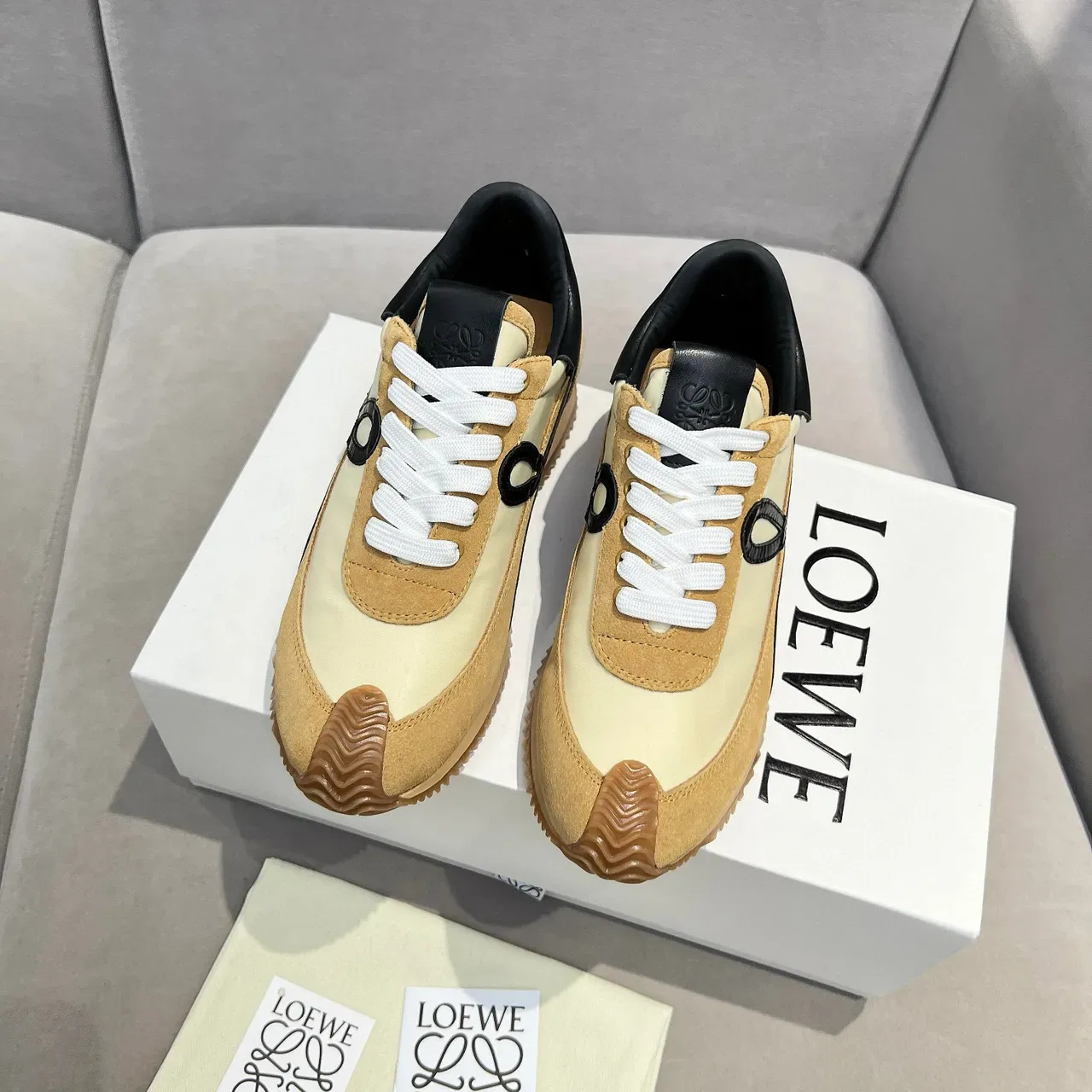Loewe Flow Runner Beige Tan Black 生活方式运动鞋 8