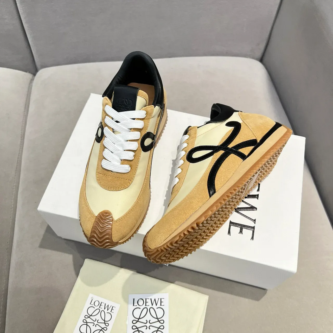 Loewe Flow Runner Beige Tan Black 生活方式运动鞋 9