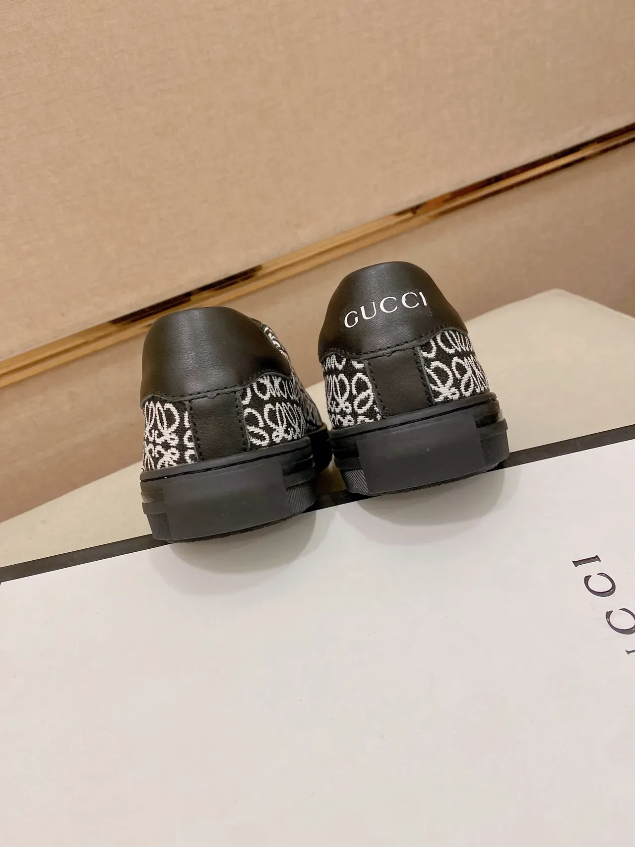 Loewe Flow Runner Black and White Anagram Print Zapatillas Lifestyle 3