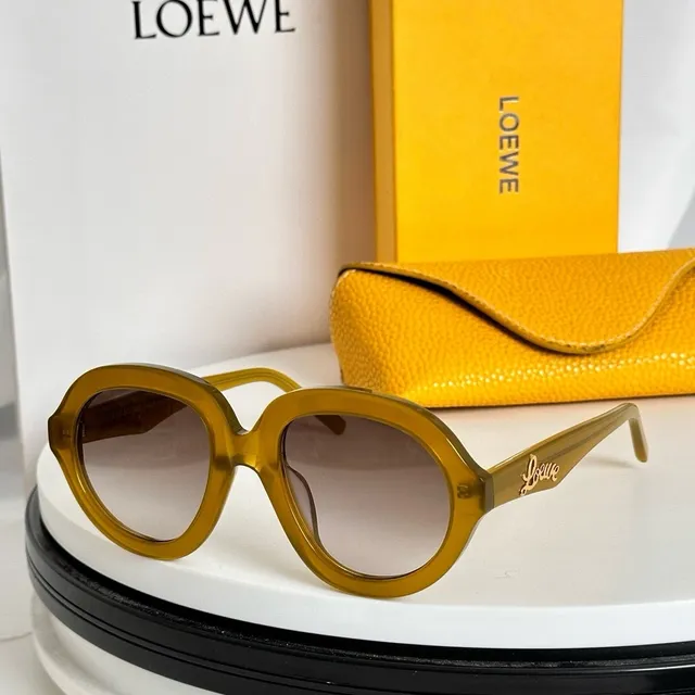 Loewe 绿色米色 超大椭圆形镜框 切口太阳穴细节 太阳镜 4
