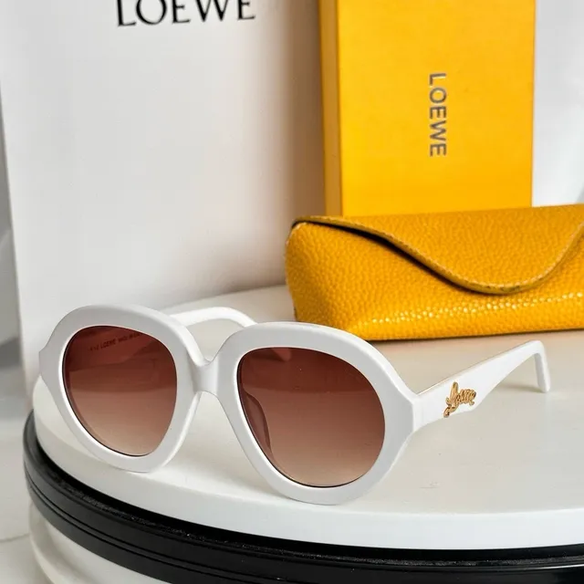 Loewe 绿色米色 超大椭圆形镜框 切口太阳穴细节 太阳镜 5