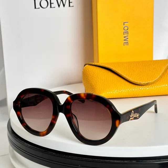 Loewe 绿色米色 超大椭圆形镜框 切口太阳穴细节 太阳镜 6