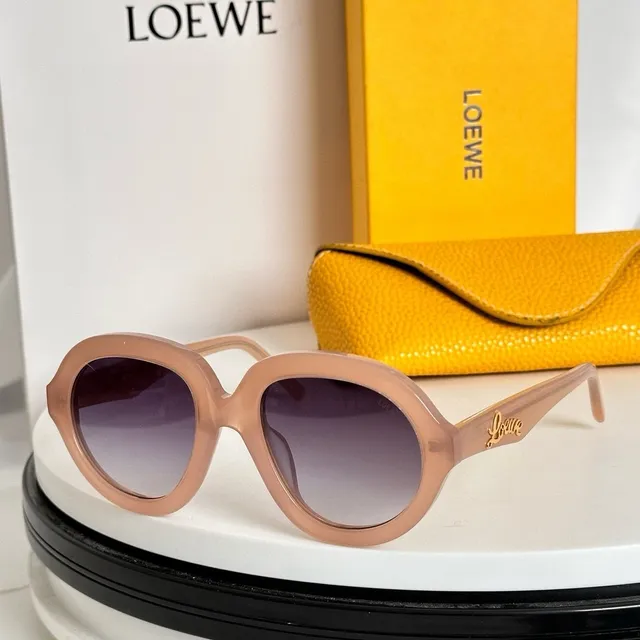 Loewe 绿色米色 超大椭圆形镜框 切口太阳穴细节 太阳镜 7