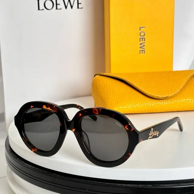 Loewe 绿色米色 超大椭圆形镜框 切口太阳穴细节 太阳镜 8