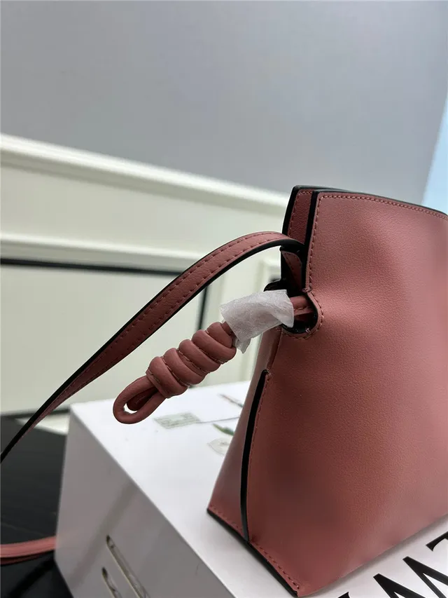 Loewe Hobo 粉色柔软松垮轮廓系结肩带末端hobo包 4