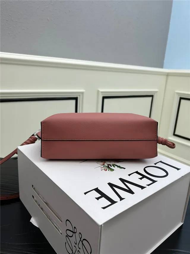 Loewe Hobo 粉色柔软松垮轮廓系结肩带末端hobo包 5