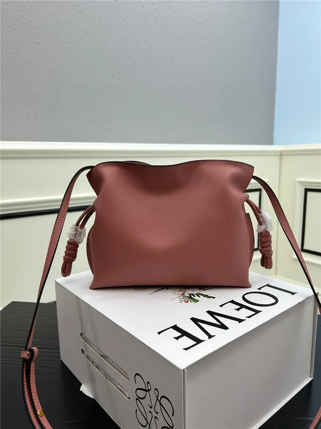 Loewe Hobo 粉色柔软松垮轮廓系结肩带末端hobo包 7