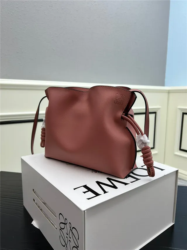 Loewe Hobo 粉色柔软松垮轮廓系结肩带末端hobo包 8