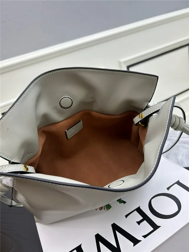 Loewe Hobo 粉色柔软松垮轮廓系结肩带末端hobo包 10