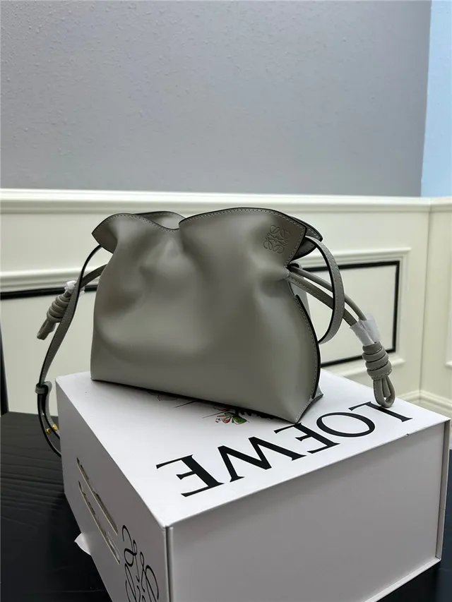 Loewe Hobo 粉色柔软松垮轮廓系结肩带末端hobo包 15