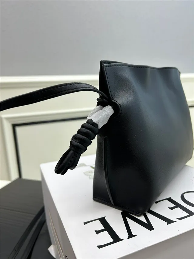 Loewe Hobo 粉色柔软松垮轮廓系结肩带末端hobo包 19