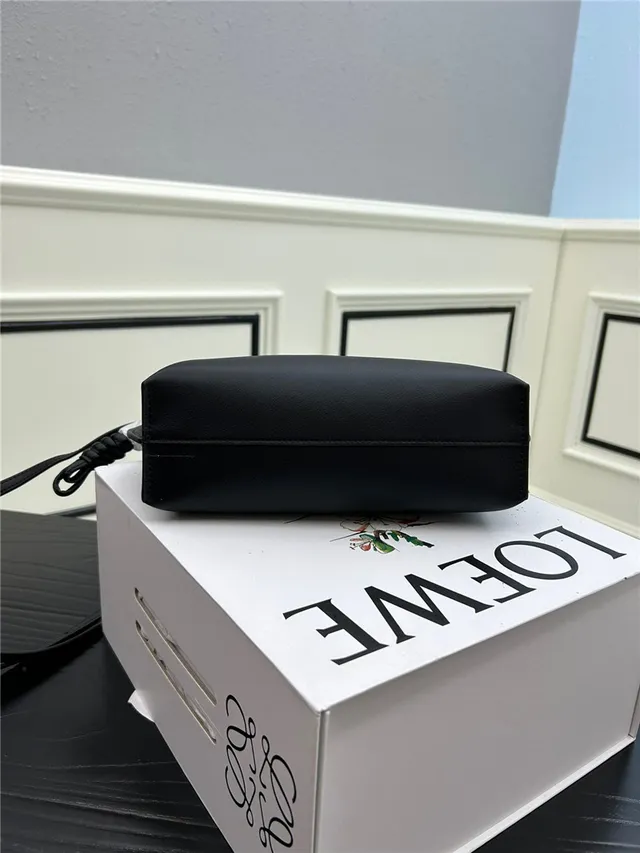Loewe Hobo 粉色柔软松垮轮廓系结肩带末端hobo包 20