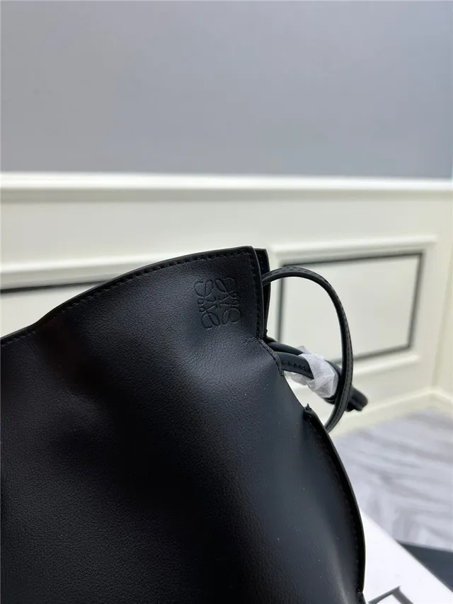 Loewe Hobo 粉色柔软松垮轮廓系结肩带末端hobo包 21