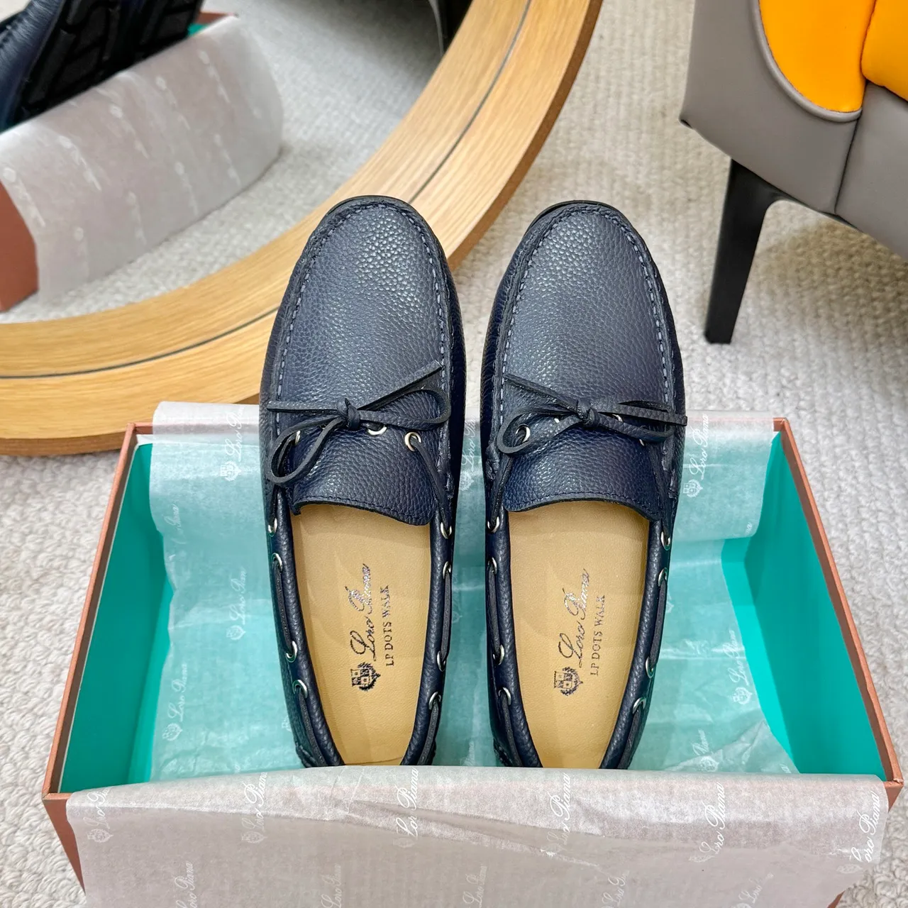 Loewe LP Dots Walk গাঢ় নীল পিবল্ড লেদার লোফার 3